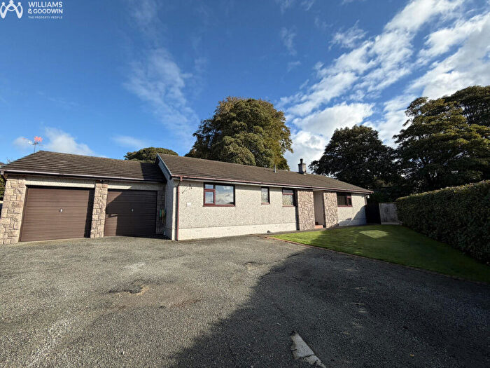 3 Bedroom Detached Bungalow For Sale In Y Garnedd, Llanfairpwllgwyngyll, Anglesey, LL61