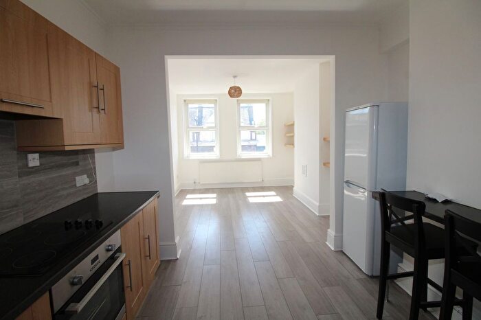 2 Bedroom Flat To Rent In High Street, Penge, SE20