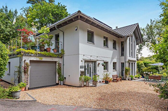 3 Bedroom Detached House For Sale In Medstead Road, Beech, Alton, Hampshire, GU34
