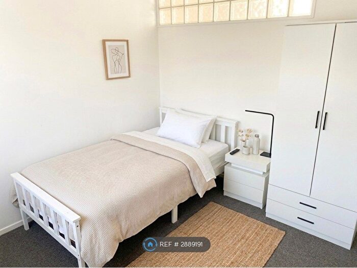 4 Bedroom Terraced House To Rent In Waldale Drive, Leicester, LE2