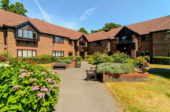 2 Bedroom Flat To Rent In Edgeborough Court, Upper Edgeborough Road, Guildford, GU1