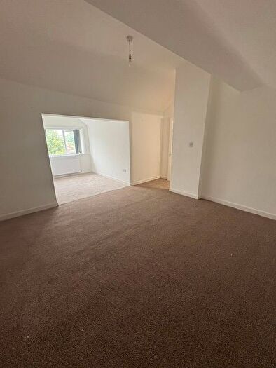 2 Bedroom Flat To Rent In Ashton Road, Oldham, OL8