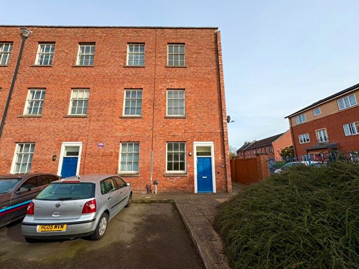 6 Bedroom End Of Terrace House For Sale In Queens Road, Loughborough, LE11