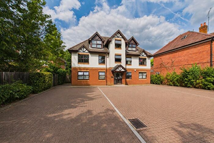 2 Bedroom Flat To Rent In Yorktown Road, Sandhurst, Berkshire, GU47