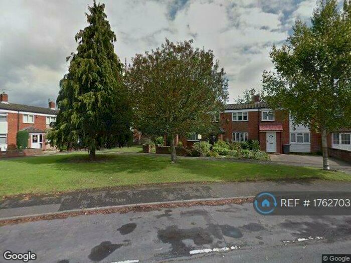 3 Bedroom End Of Terrace House To Rent In Minster Way, Slough, SL3