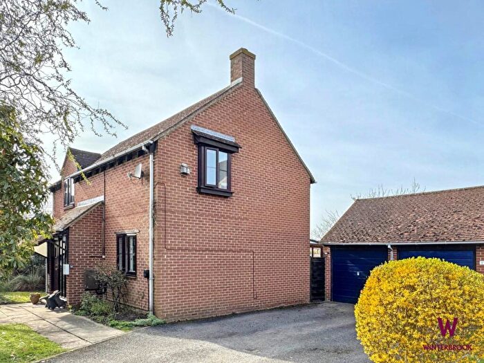 4 Bedroom Detached House For Sale In Orchard Close, Shillingford, OX10