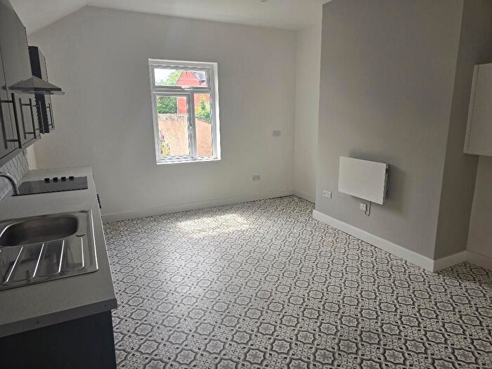 2 Bedroom Flat To Rent In King Street, Rockferry, Birkenhead, CH42