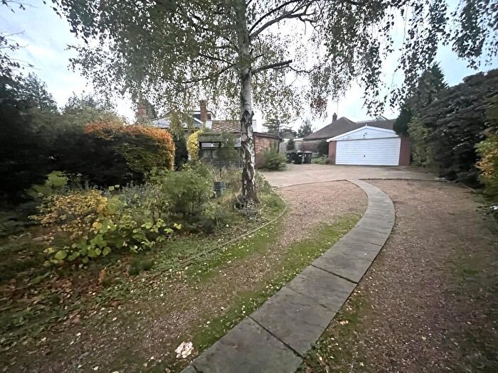 3 Bedroom Bungalow To Rent In The Avenue, Luton, Bedfordshire, LU4
