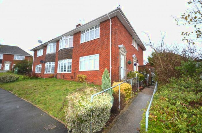 2 Bedroom Flat To Rent In Kingsfield, Burlesdon, SO31