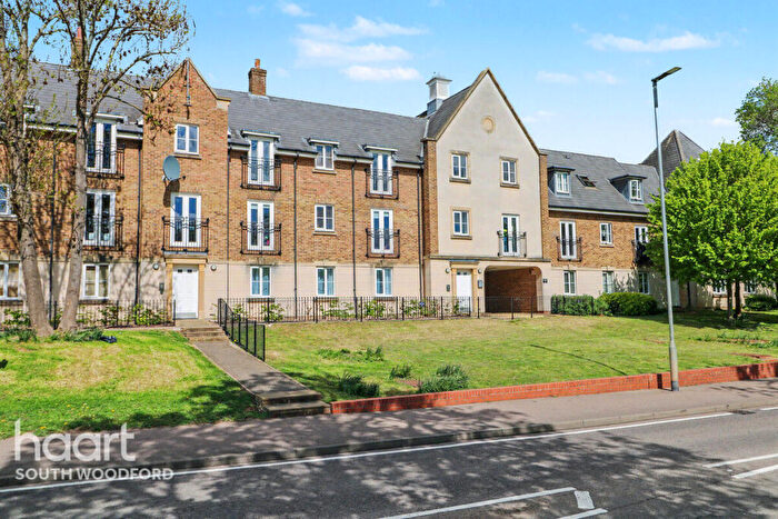 2 Bedroom Apartment For Sale In College Close, Loughton, IG10