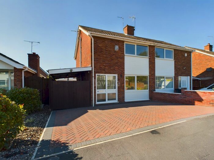 3 Bedroom Semi-Detached House To Rent In Renfrew Road, Lincoln, LN5