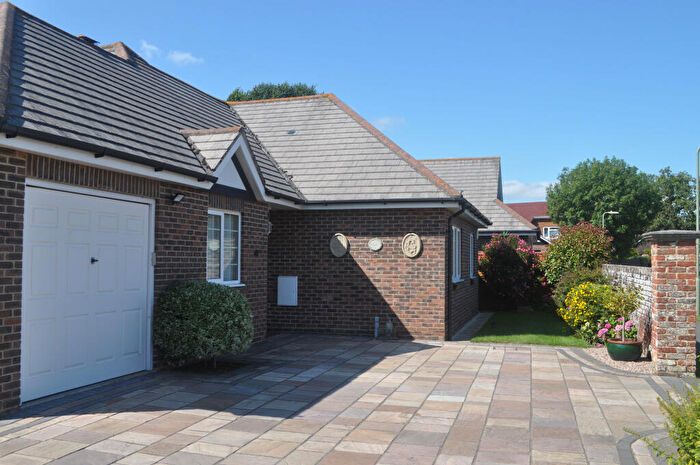 3 Bedroom Bungalow To Rent In Hayling Island, Hants, PO11
