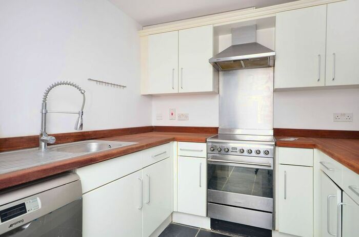 2 Bedroom Flat To Rent In City Road, Old Street, London, EC1V