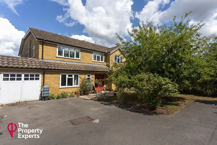 5 Bedroom Detached House For Sale In Barkham Road, Wokingham, RG41