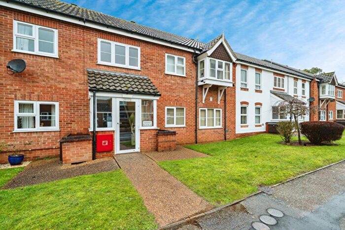 2 Bedroom Flat For Sale In St. Margarets Gardens, Hoveton, Norwich, Norfolk, NR12