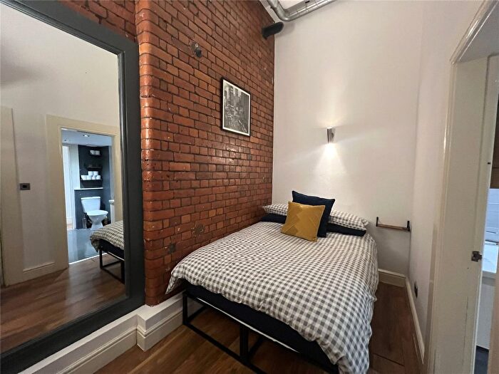 2 Bedroom Flat For Sale In Lancaster House, Whitworth Street, Manchester, M1