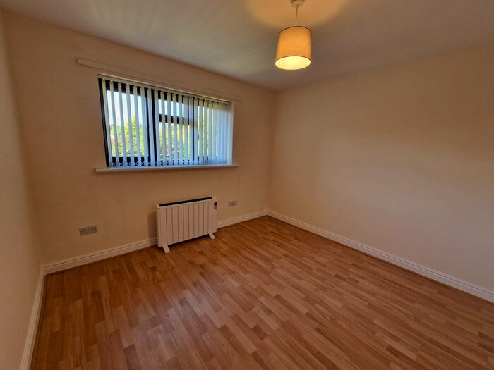 2 Bedroom Flat To Rent In Bilbrook Road, Bilbrook, WV8