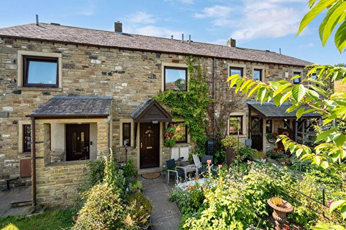 2 Bedroom Terraced House For Sale In Beckside Close, Addingham, LS29