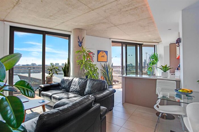 1 Bedroom Apartment For Sale In Hoola Apartments, Royal Victoria Dock, E16