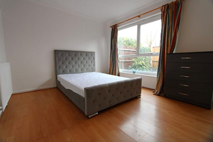 1 Bedroom Terraced House To Rent In Limetree Close, Brixton Hill, SW3
