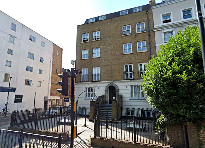 3 Bedroom Flat To Rent In Temple Street, London, E2