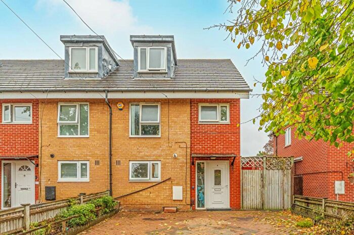 4 Bedroom End Of Terrace House For Sale In Southampton Gardens, Mitcham, CR4