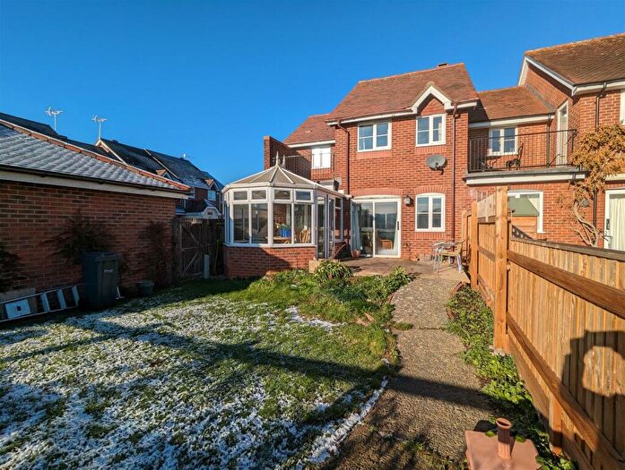 4 Bedroom End Of Terrace House To Rent In ** Cul-De-Sac Location - Green Lane, Downton, Salisbury, SP5