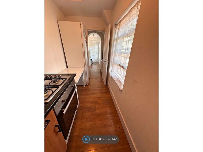 1 Bedroom Flat To Rent In Wimborne Road, Bournemouth, BH2