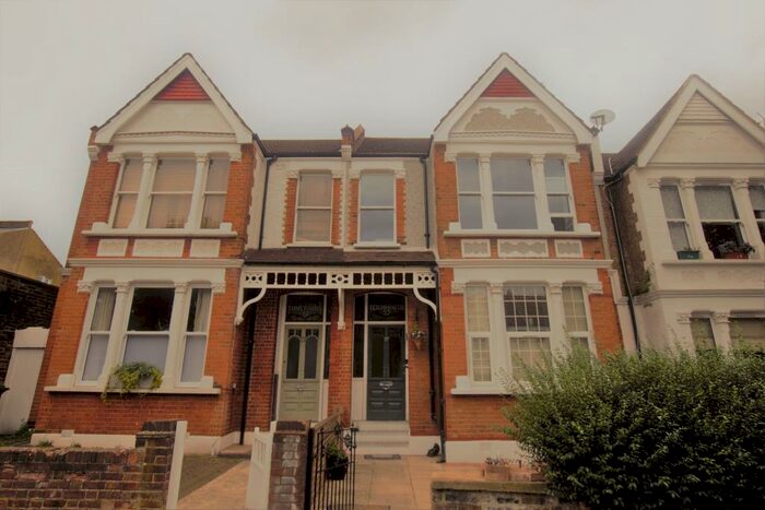 3 Bedroom Apartment To Rent In Lushington Road, London, NW10