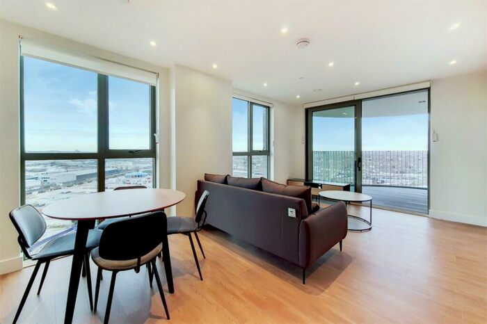 2 Bedroom Apartment To Rent In Green Street, London, NW10