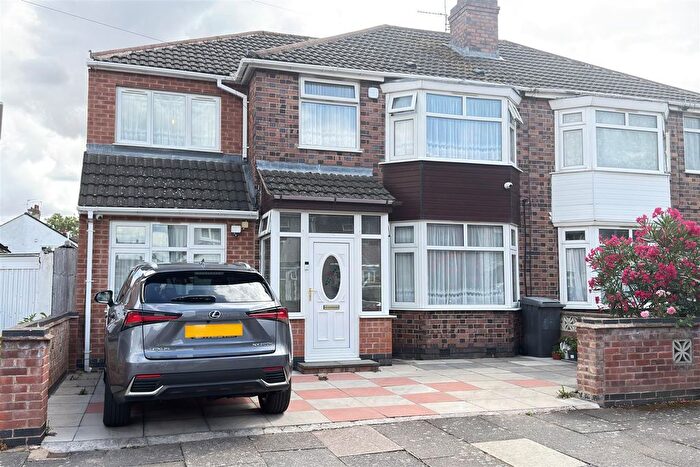 5 Bedroom Semi Detached House For Sale In Strathmore Avenue, Leicester, LE4