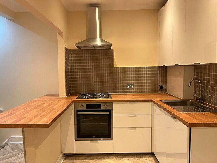 2 Bedroom Maisonette To Rent In Lytton Road, New Barnet, London, EN5