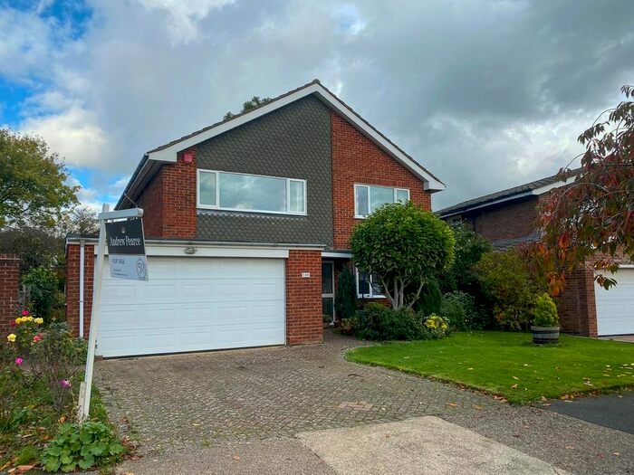 Houses for sale & to rent in HA5 4SB, Seymour Close, Hatch End Pinner