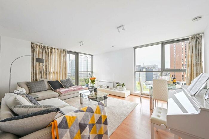 2 Bedroom Flat To Rent In Switch House, Canary Wharf, London, E14
