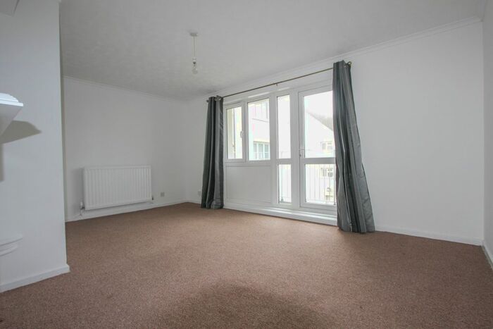 2 Bedroom Flat To Rent In Donald Hall Road, Brighton, BN2