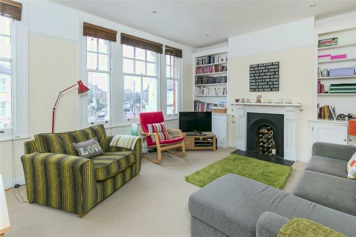 2 Bedroom Apartment To Rent In Cavendish Road, Balham, London, SW12