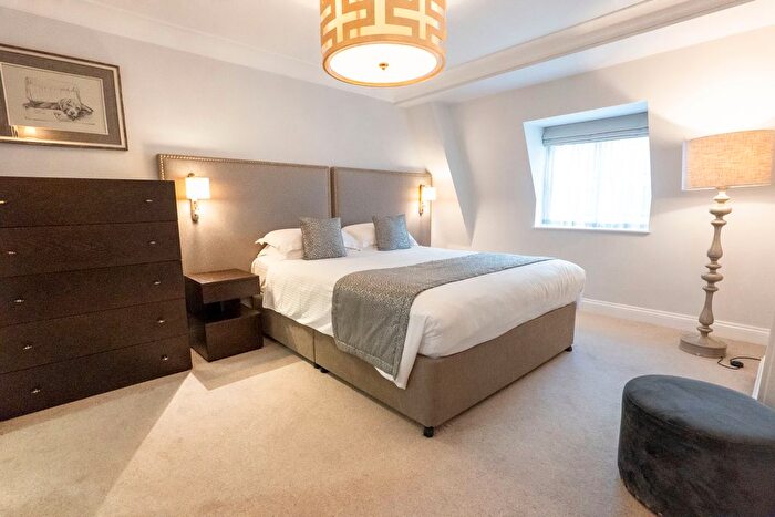 3 Bedroom Flat To Rent In Prince Of Wales Terrace, Kensington, London, W8