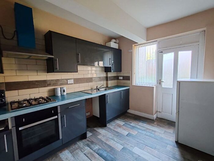 1 Bedroom Flat To Rent In Bradford Road, Huddersfield, HD1