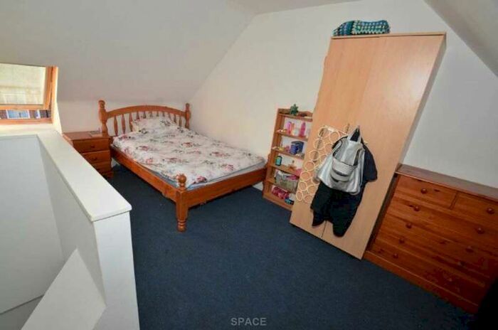 5 Bedroom Terraced House To Rent In Swainstone, Reading, Berkshire, RG2