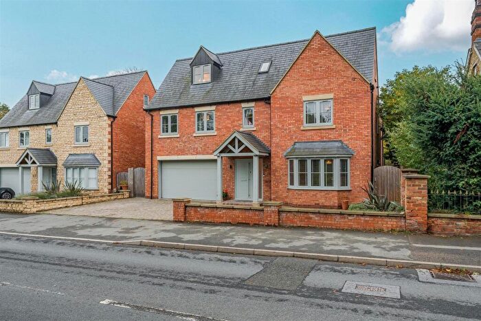 5 Bedroom Detached House For Sale In Brackley Road, Silverstone, NN12