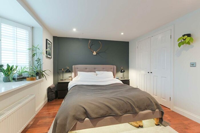 1 Bedroom Flat For Sale In Chessington Road, Ewell, Epsom, KT17
