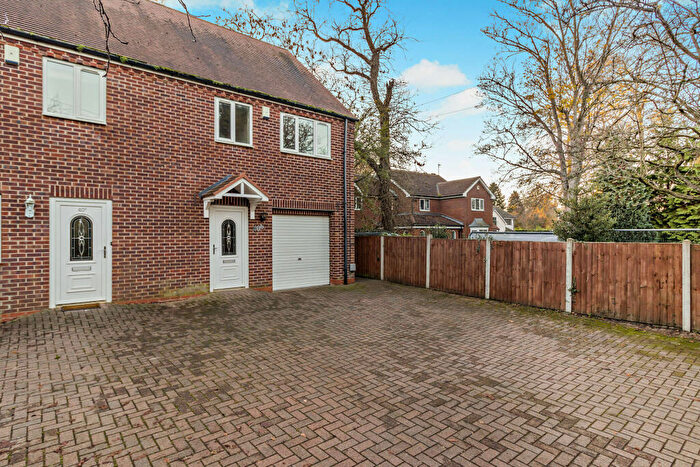 3 Bedroom Semi-Detached House For Sale In Cantley Lane, Doncaster, DN4