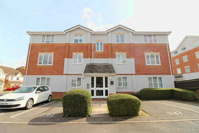 2 Bedroom Flat To Rent In Elm Park, Reading, RG30
