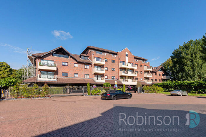 2 Bedroom Flat For Sale In Lockbridge Court Ray Park Road, Maidenhead, Berkshire, SL6