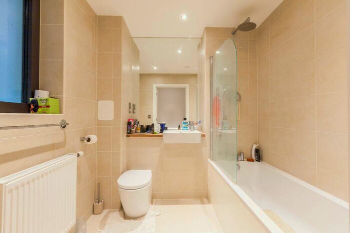 1 Bedroom Flat For Sale In Riemann Court, Bow Common Road, Bow, London, E3