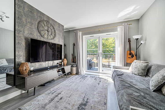 1 Bedroom Flat For Sale In Watermint Place, Bracknell, Berkshire, RG12