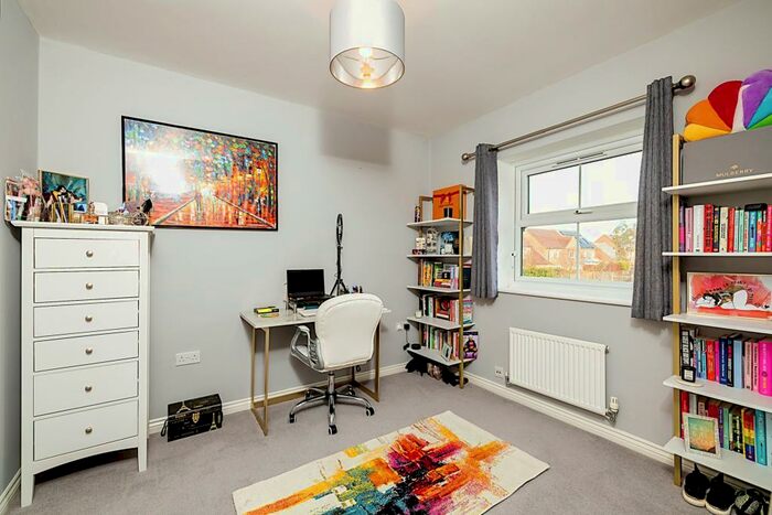 3 Bedroom End Of Terrace House For Sale In Priors Grove Close, Warwick, Warwickshire, CV34