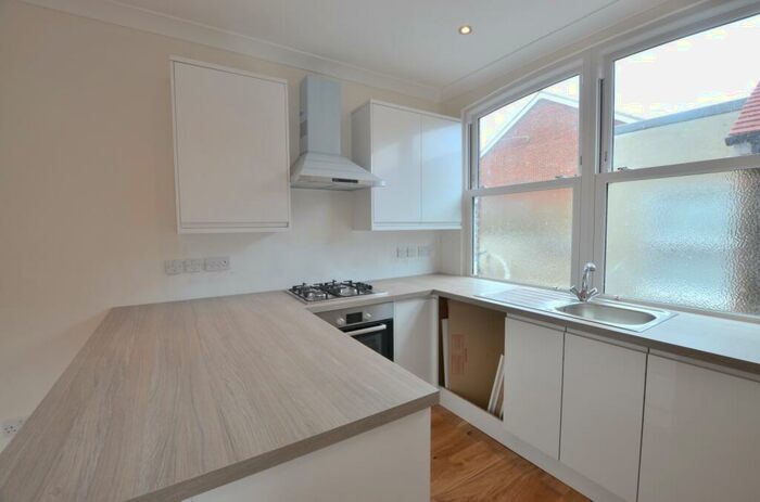 3 Bedroom Flat To Rent In Penerley Road London, SE6