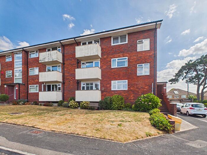 2 Bedroom Flat For Sale In East Lodge Park, Farlington, Portsmouth, PO6