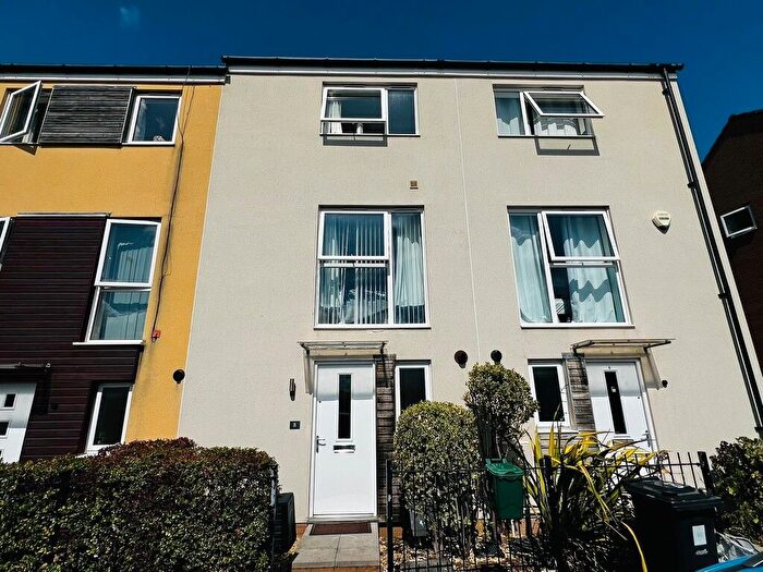 3 Bedroom Town House For Sale In Wood Street, Patchway, Bristol, BS34
